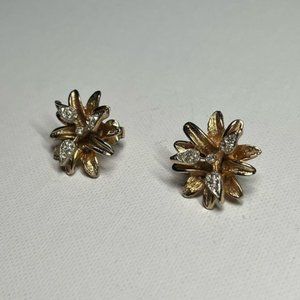 VINTAGE Gold Tone Flower Clip On Earrings w  Rhinestones